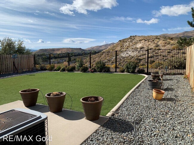 Foto del edificio - 3 br, 2 bath House - 2355 Blue Canyon Court