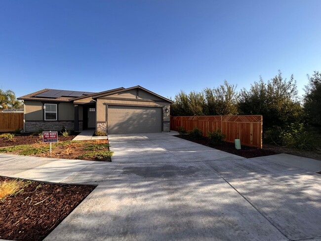 Building Photo - Beautiful Brand New home for rent in Visalia!