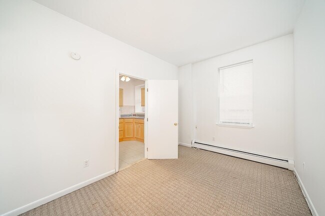 Foto del edificio - 314 Paterson Plank Rd