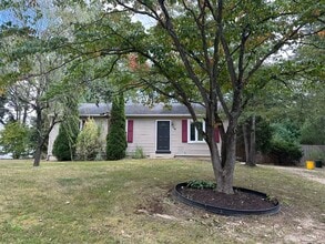 Building Photo - 16 Woodside Ln