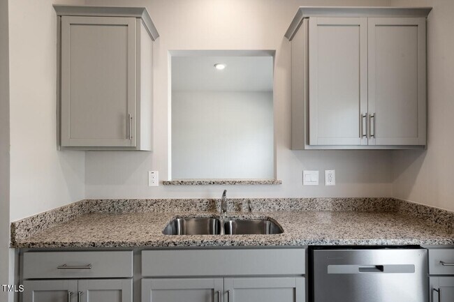Foto del edificio - 3 Bedroom Townhome with Garage for Rent