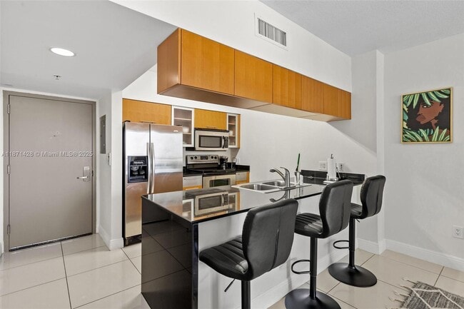 Building Photo - 1750 N Bayshore Dr