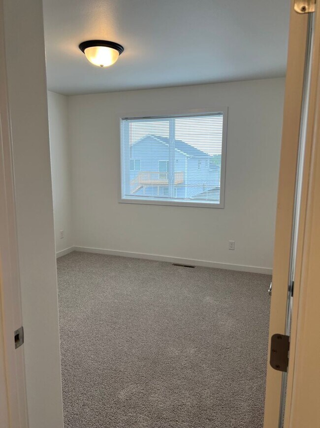 Foto del edificio - 4 Bed 2 Bath Single Family Home