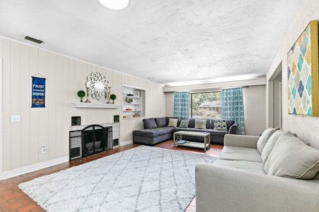 Building Photo - 1929 NW 7th Ln