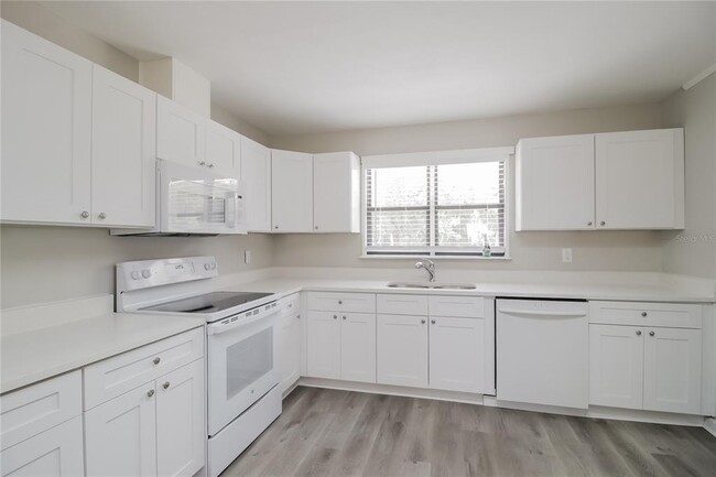 Building Photo - 1198 S Golf Lake Dr