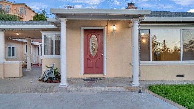 Building Photo - Lovely Home in San Jose near scenic Alum Rock! 2 Bedroom 2 Bath plus 1 Bed/1 Bath ADU