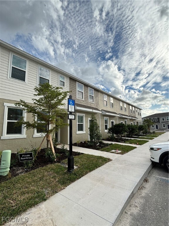 Foto del edificio - 8768 Daybreak St