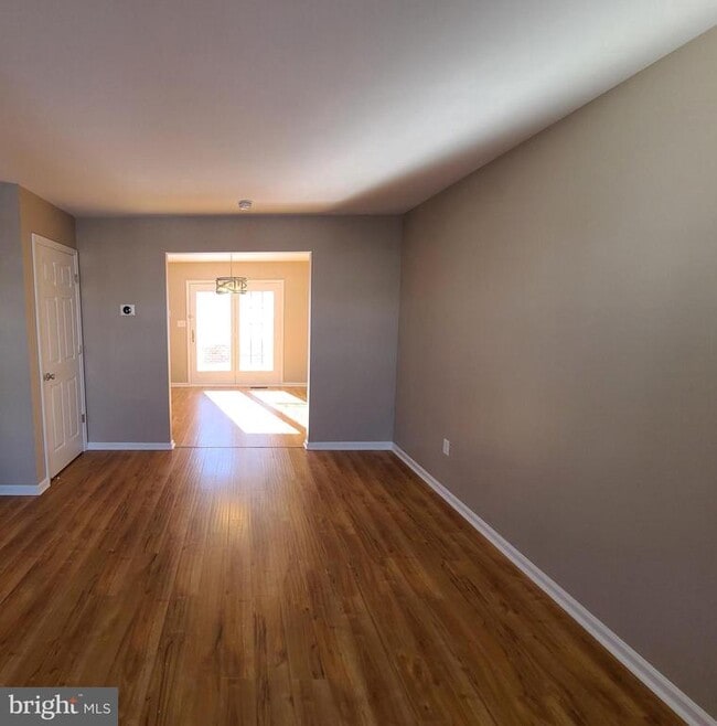 Building Photo - 242 Bainbridge Cir