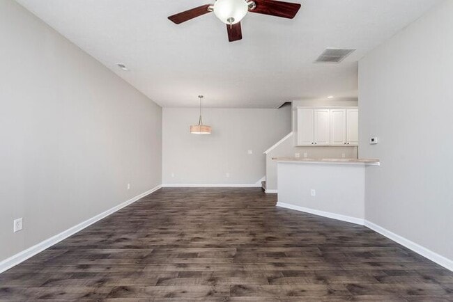 Foto del edificio - Beautiful town home in the quiet Towne Park community!!