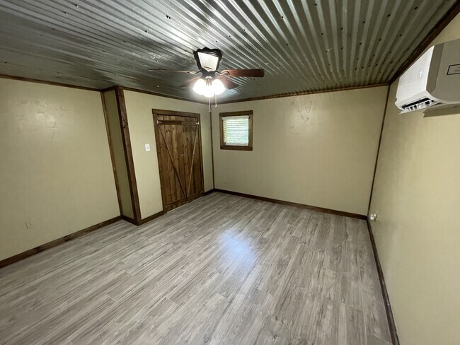 Foto del edificio - 6980 Farm Rd 115