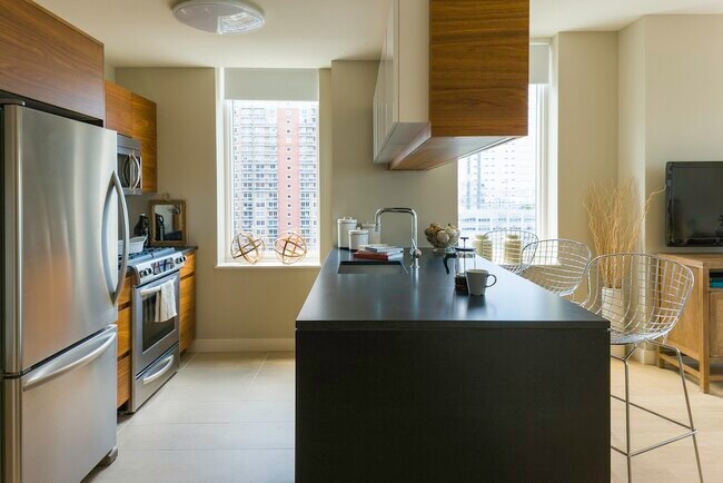 Building Photo - 435 W 50th St