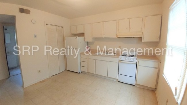 Building Photo - 1 Chesterfield Ct