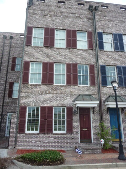 front - 407 E Hull St