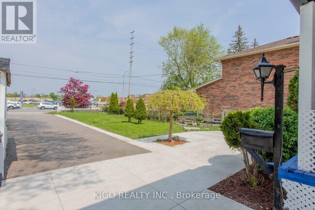 Building Photo - 1328 Cawthra Rd