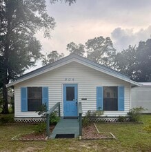 Building Photo - 904 Mapoles St