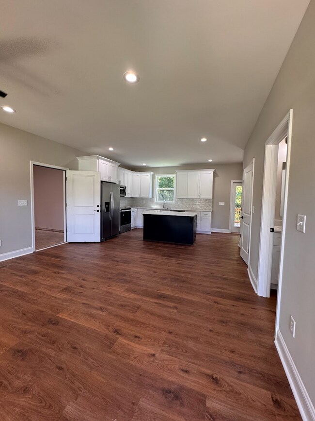 Foto del edificio - Spacious 5-Bedroom Greenville Home with 3.5 Baths, 2-Car Garage & Walkout Basement