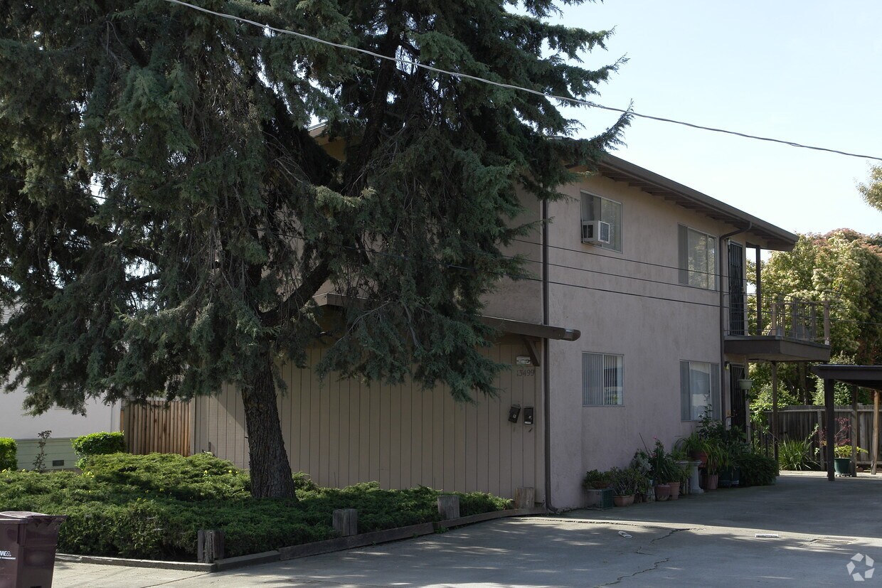 Primary Photo - 13499 Rose Dr