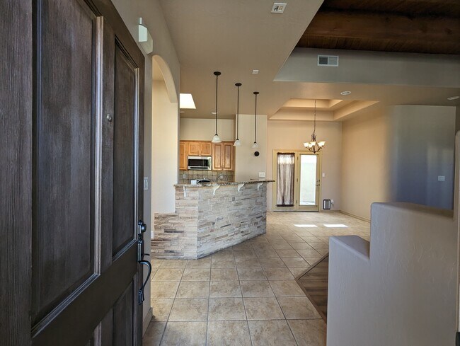 Building Photo - 8816 Desert Fox Way NE