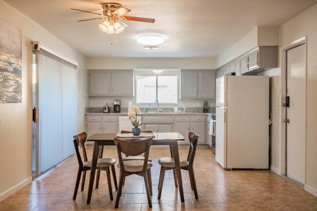 Foto del edificio - 4225 Parkwood Ct