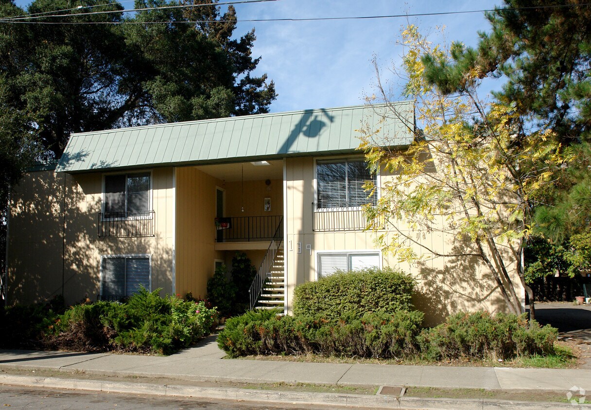 Building Photo - 139 Lincoln St