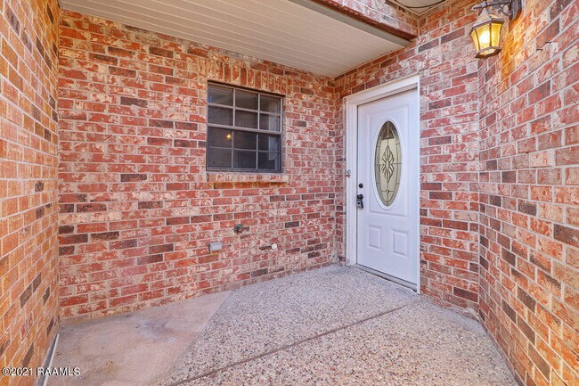 Building Photo - 145 Ambiance Cir