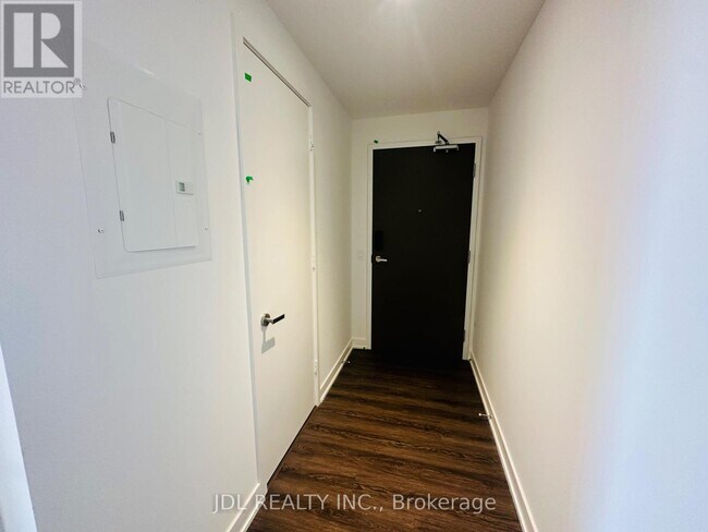 Photo du bâtiment - 448 Burnhamthorpe Rd W