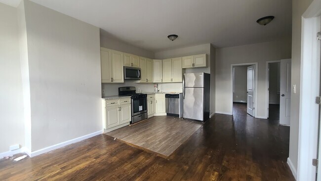 Foto del edificio - 166 Armstrong Ave