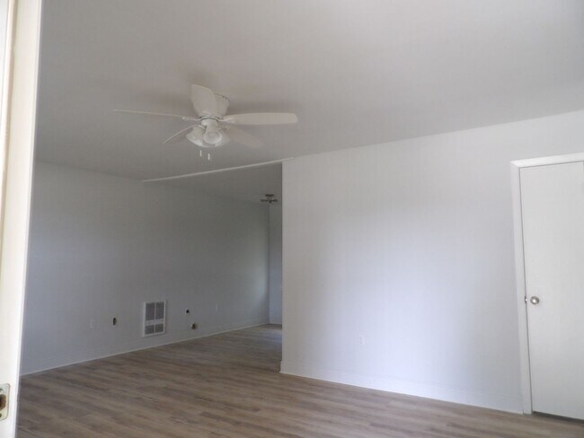 Building Photo - Kinston Apartments - Kinston, AL