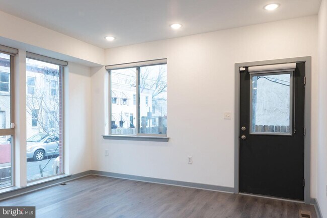 Building Photo - 419 W Berks St