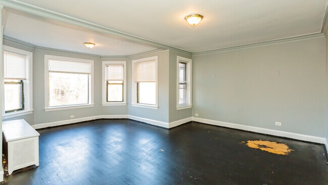 Building Photo - 2213 E 69th St