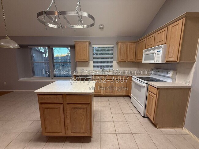 Building Photo - 5016 San Jacinto Dr