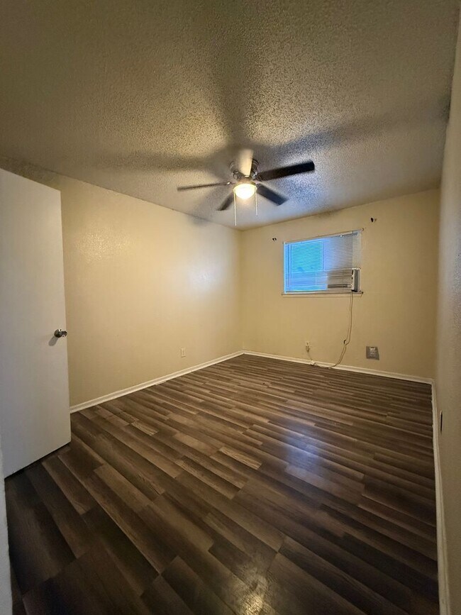 Foto del edificio - ALL UTILITIES INCLUDED in Cozy and Convenient 1 bedroom