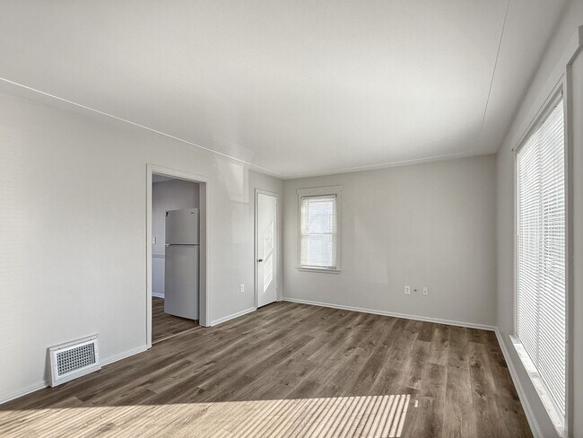 Foto del edificio - 3322 Birchwood Ave SW