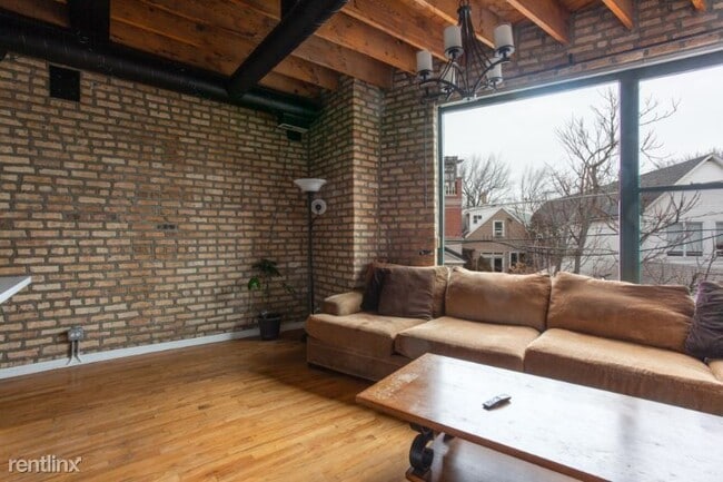 Building Photo - 2943 N Lincoln Ave