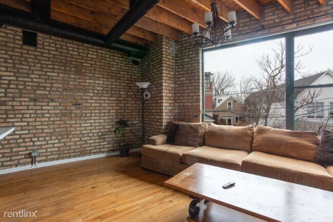 Foto del edificio - 2943 N Lincoln Ave