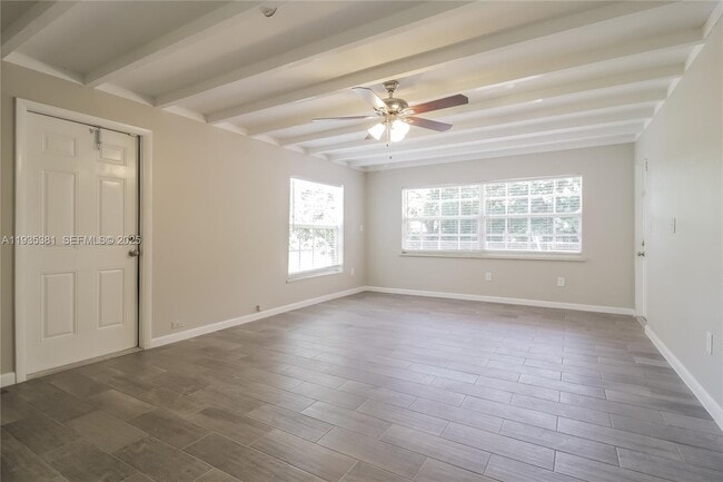 Building Photo - 721 N E St