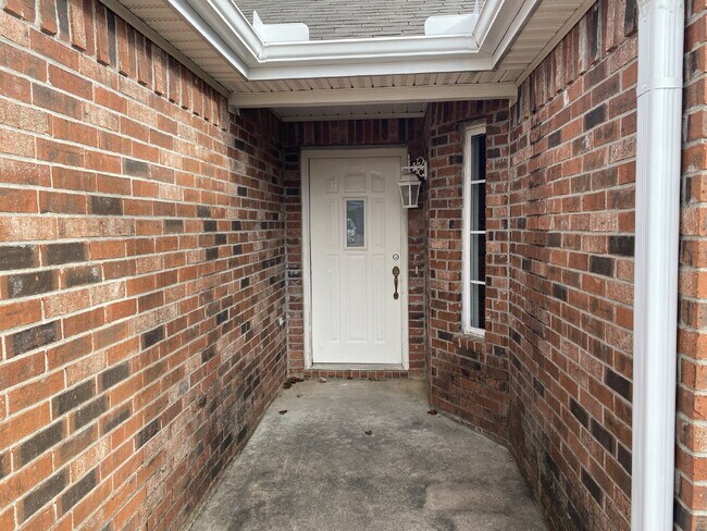 Building Photo - 911 SW Cheyenne Dr