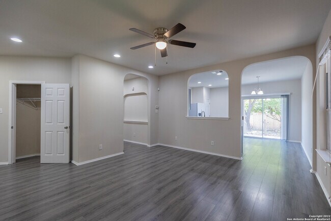 Foto del edificio - 6106 Briscoe Leaf