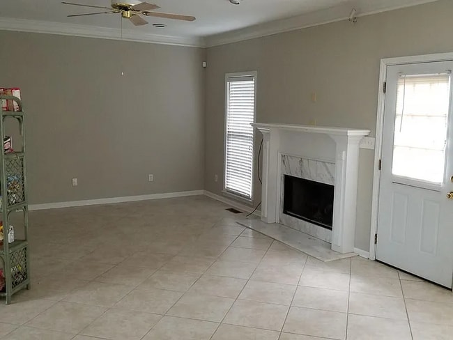 Building Photo - 1009 Saddlecreek Pkwy