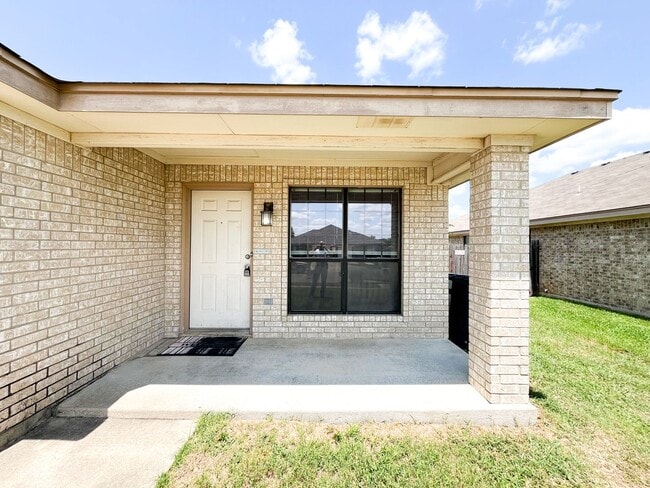 Building Photo - 1111 Nicholas Cir
