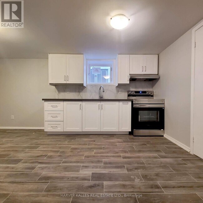 Building Photo - 114 Empress Ave