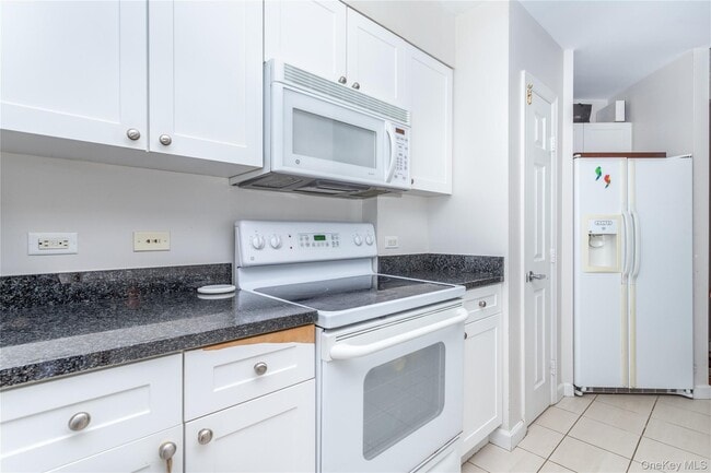 Building Photo - 300 Mamaroneck Ave
