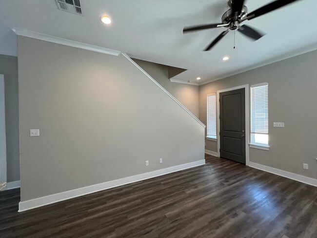 Building Photo - 701 Highlands St