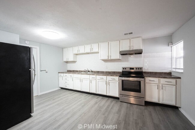 Building Photo - "Charming 3-Bedroom Home with Spacious Living in Indianapolis!"