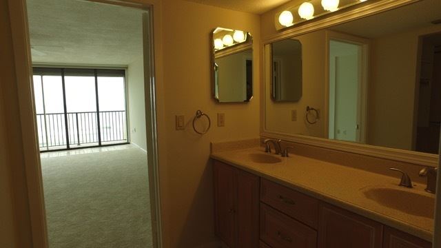 Foto del edificio - 2200 Ocean Dr S