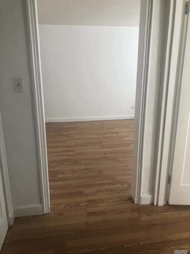Foto del edificio - 111-15 66th Ave