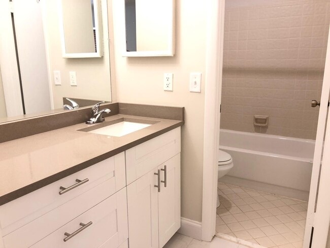 Building Photo - 3711 Carambola Cir N
