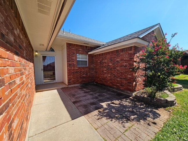 Building Photo - (3) Bed/(2) Bath SE OKC Avail NOW! Moore P...