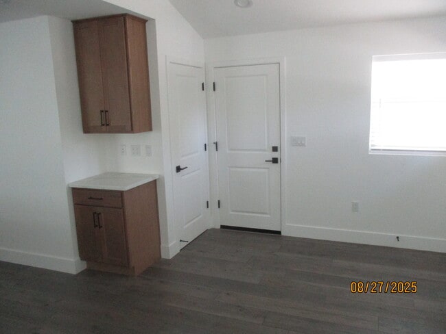 Building Photo - 123 Circuit Dr