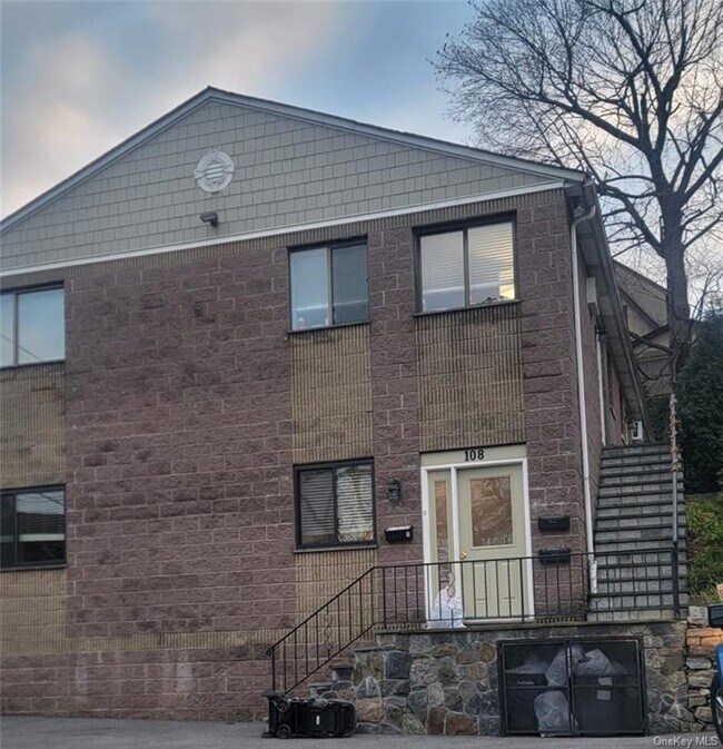 Building Photo - 108 Brook St
